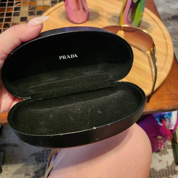 Prada sunglasses with case - Picture 10 of 10